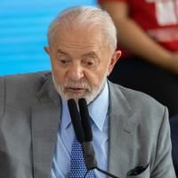 Lula condecora governadores e parlamentares bolsonaristas